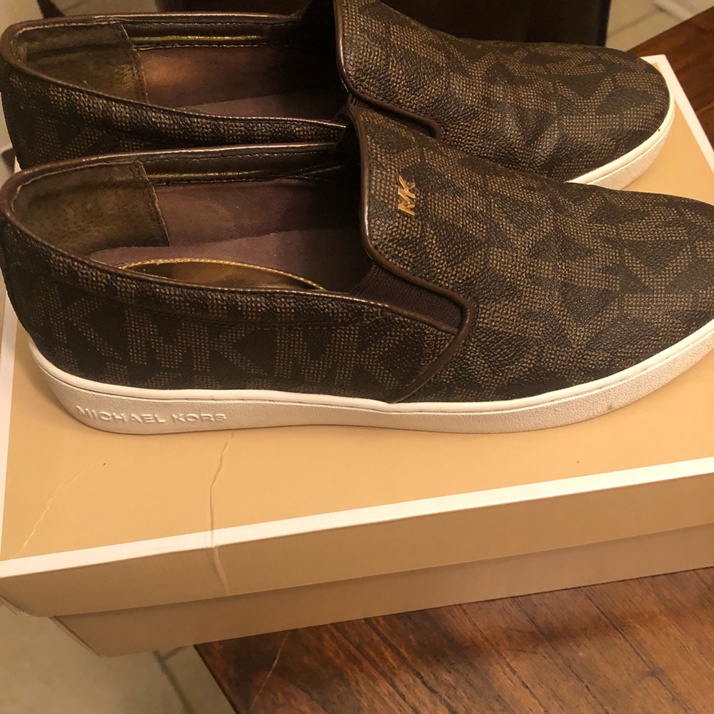 Gently used Michael Kors slip on. Size 9